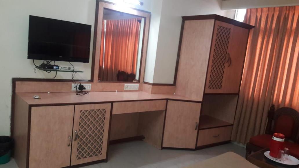 מומביי Hotel Subhash Midc Andheri מראה חיצוני תמונה