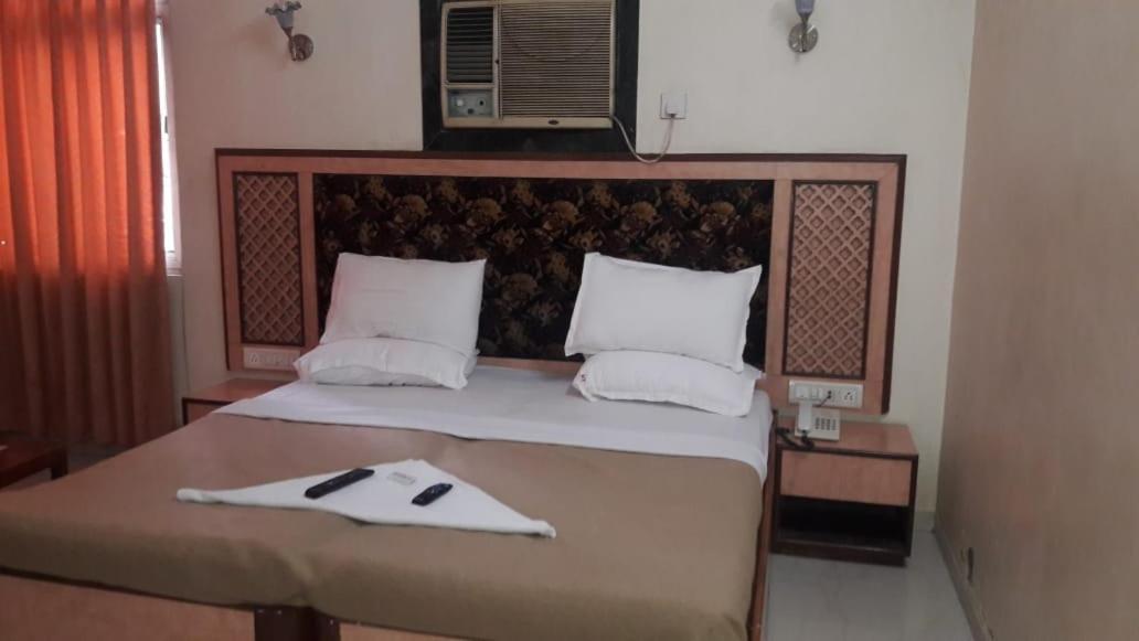 מומביי Hotel Subhash Midc Andheri מראה חיצוני תמונה