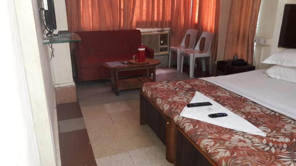 מומביי Hotel Subhash Midc Andheri מראה חיצוני תמונה
